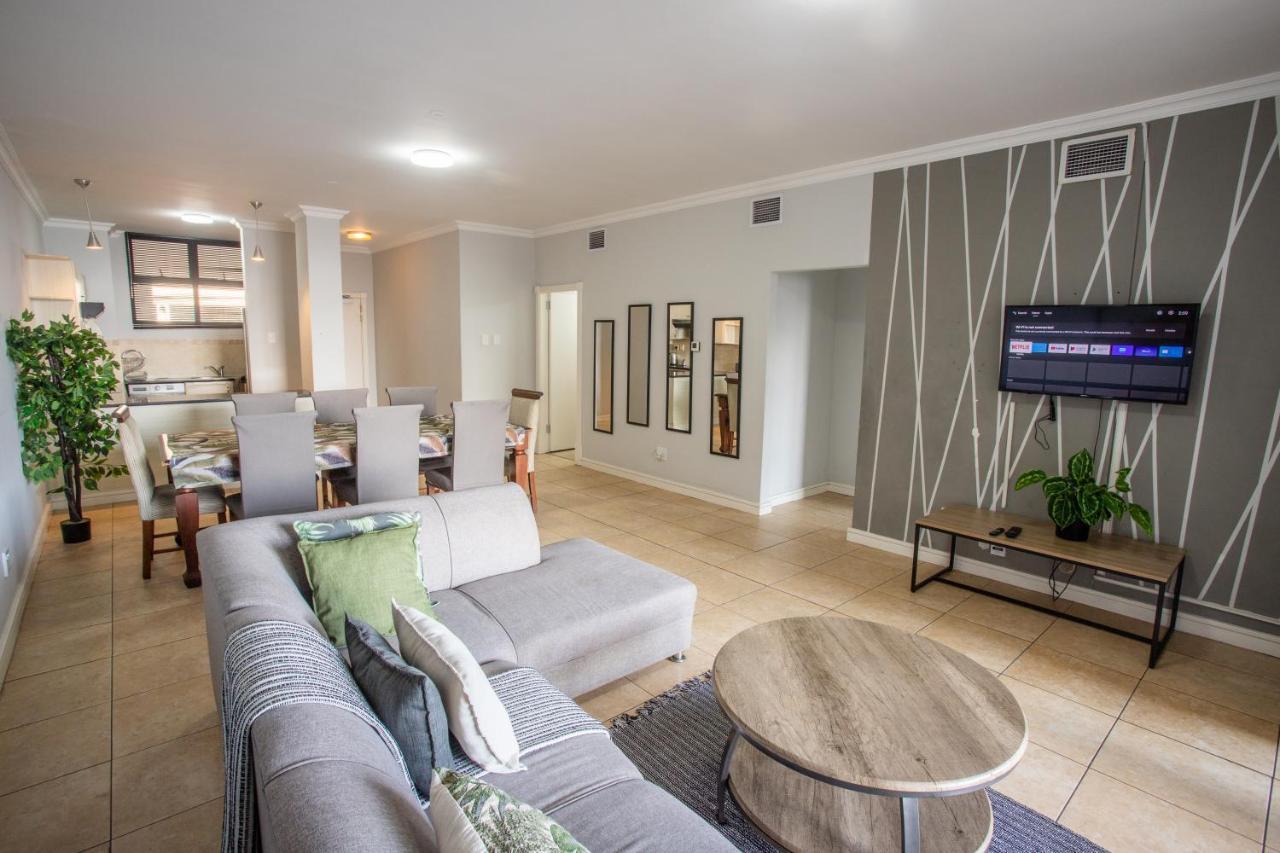 At The Point - Whimsical Water Appartement